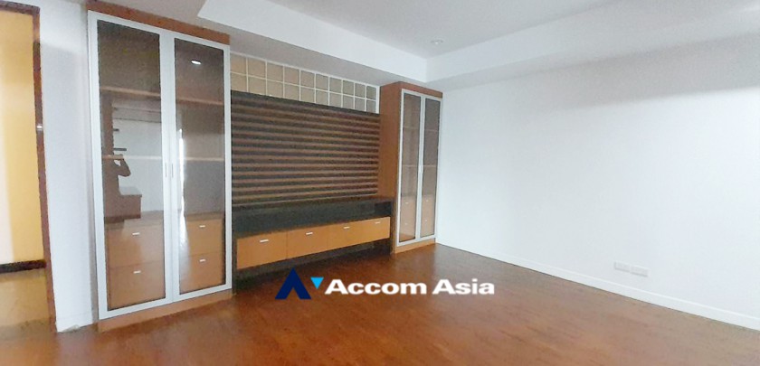  2 Bedrooms  Condominium For Rent & Sale in Charoenkrung, Bangkok  near BRT Thanon Chan (24831)