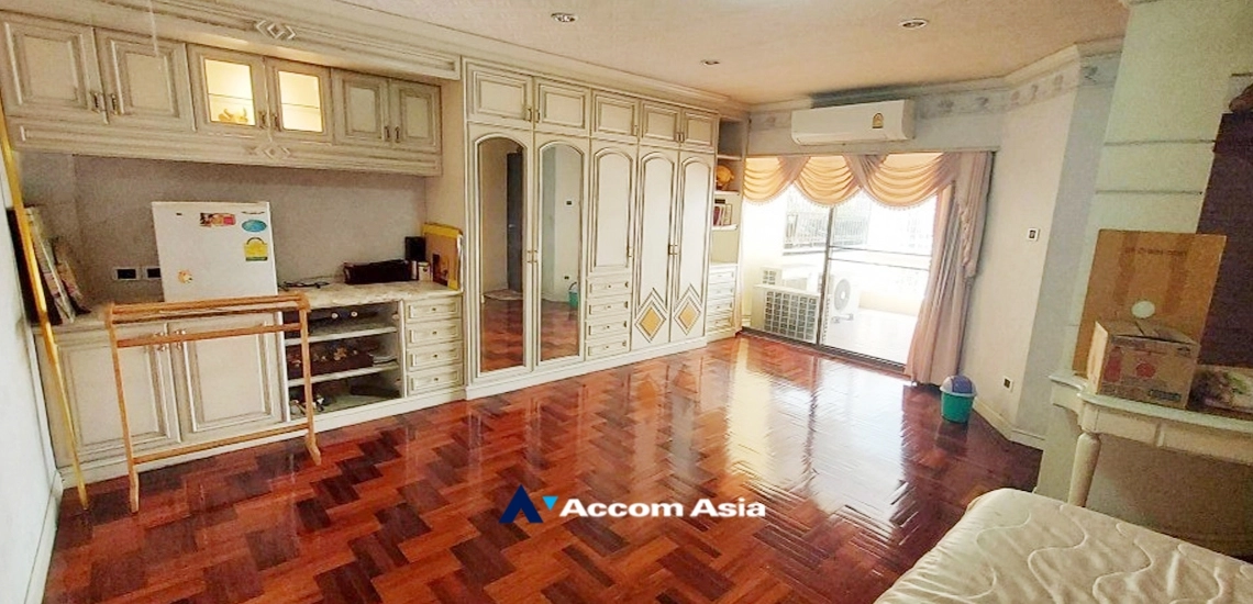 6  4 br Townhouse For Sale in charoenkrung ,Bangkok BRT Nararam 3 AA34103