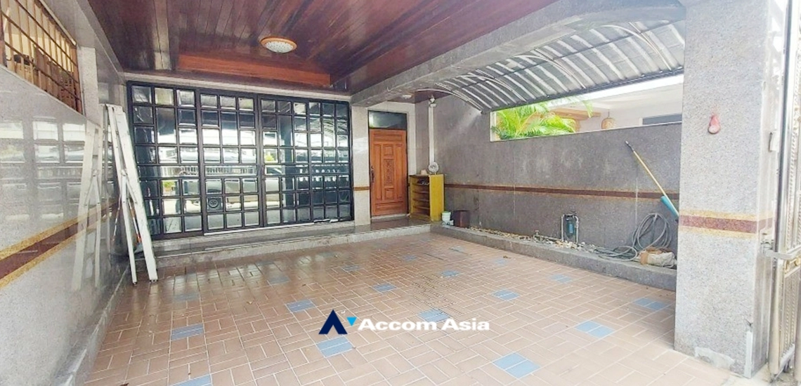 8  4 br Townhouse For Sale in charoenkrung ,Bangkok BRT Nararam 3 AA34103