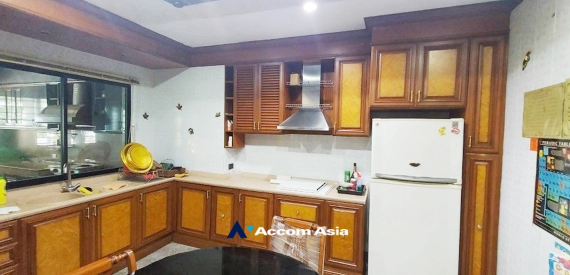 4  4 br Townhouse For Sale in charoenkrung ,Bangkok BRT Nararam 3 AA34103