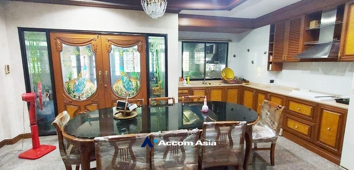  1  4 br Townhouse For Sale in charoenkrung ,Bangkok BRT Nararam 3 AA34103