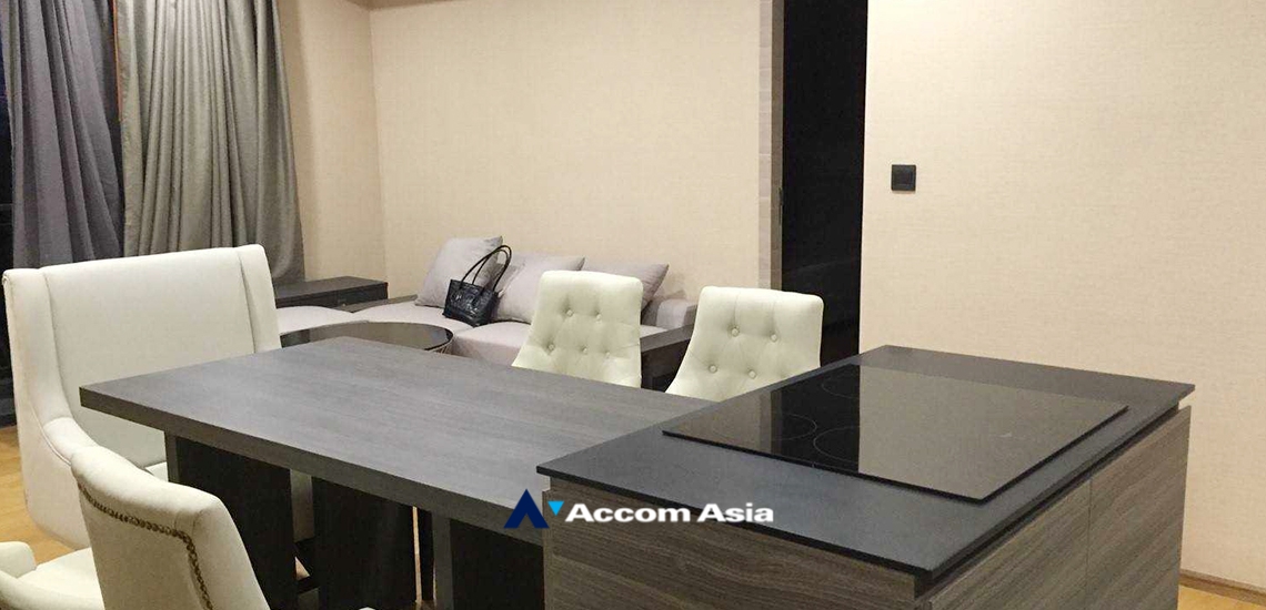  2 Bedrooms  Condominium For Rent in Ploenchit, Bangkok  near BTS Chitlom (AA34133)