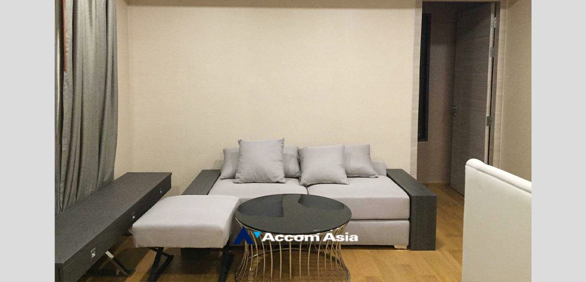  2 Bedrooms  Condominium For Rent in Ploenchit, Bangkok  near BTS Chitlom (AA34133)