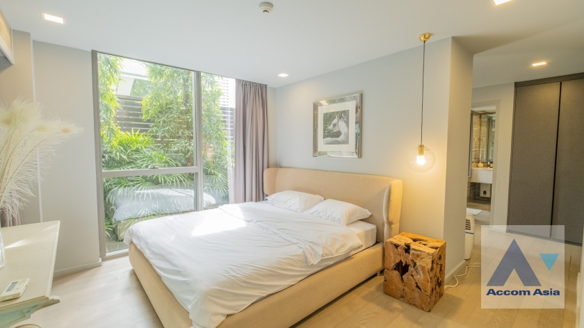 Ground Floor, Double High Ceiling, Duplex Condo |  3 Bedrooms  Condominium For Sale in Sukhumvit, Bangkok  near BTS Phrom Phong (AA34165)