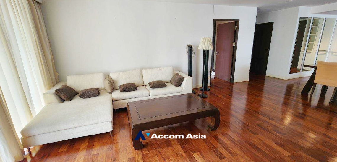  3 Bedrooms  Condominium For Rent in Ploenchit, Bangkok  near BTS Chitlom (AA34175)