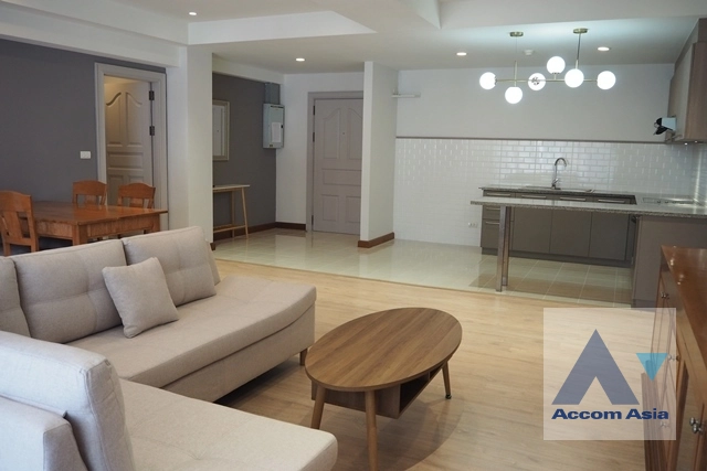  2 Bedrooms  Apartment For Rent in Ploenchit, Bangkok  near BTS Ploenchit (AA34258)