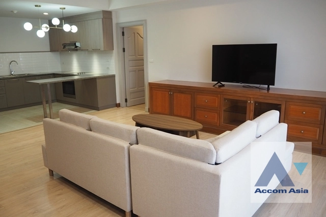  2 Bedrooms  Apartment For Rent in Ploenchit, Bangkok  near BTS Ploenchit (AA34258)