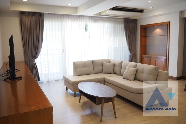  2 Bedrooms  Apartment For Rent in Ploenchit, Bangkok  near BTS Ploenchit (AA34258)