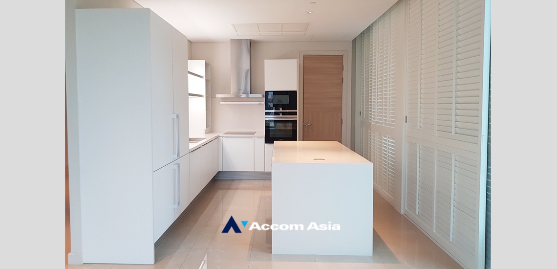  2 Bedrooms  Condominium For Rent in Ploenchit, Bangkok  near BTS Chitlom (AA34284)