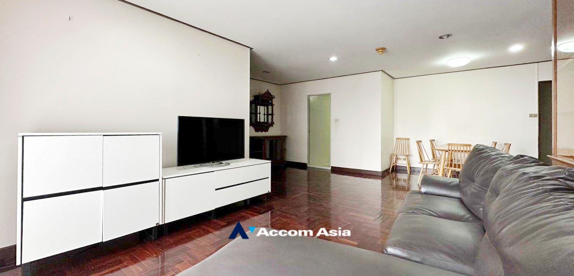  3 Bedrooms  Condominium For Rent in Sukhumvit, Bangkok  near BTS Phrom Phong (24856)