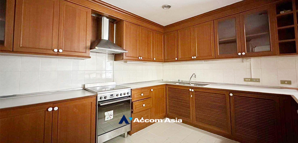  3 Bedrooms  Condominium For Rent in Sukhumvit, Bangkok  near BTS Phrom Phong (24856)