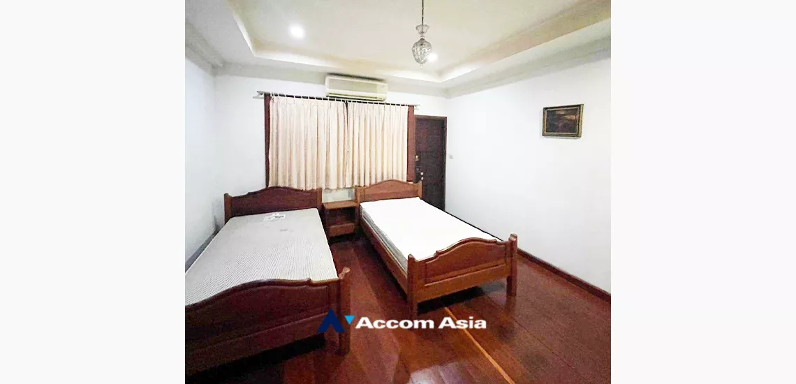 6  3 br Condominium For Rent in Sukhumvit ,Bangkok MRT Sutthisan at private condo AA34432