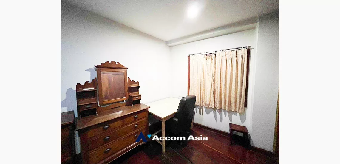 7  3 br Condominium For Rent in Sukhumvit ,Bangkok MRT Sutthisan at private condo AA34432