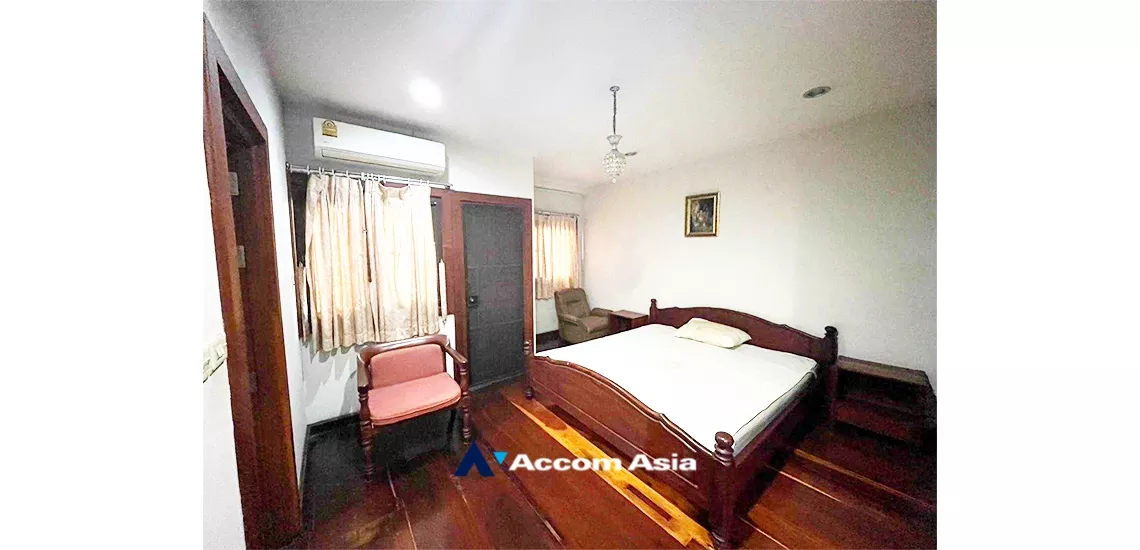 5  3 br Condominium For Rent in Sukhumvit ,Bangkok MRT Sutthisan at private condo AA34432