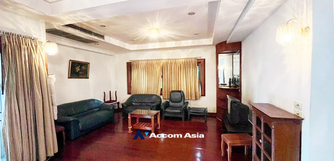  1  3 br Condominium For Rent in Sukhumvit ,Bangkok MRT Sutthisan at private condo AA34432
