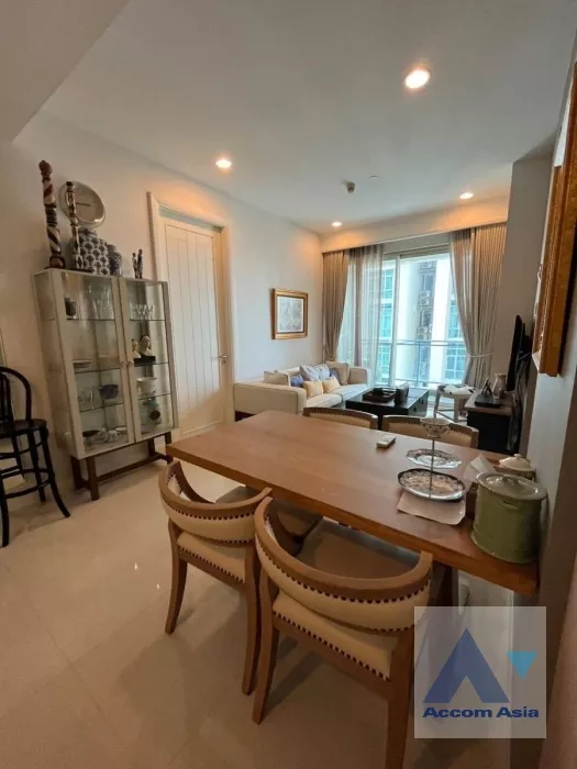  2 Bedrooms  Condominium For Rent in Ploenchit, Bangkok  near BTS Chitlom (AA34456)