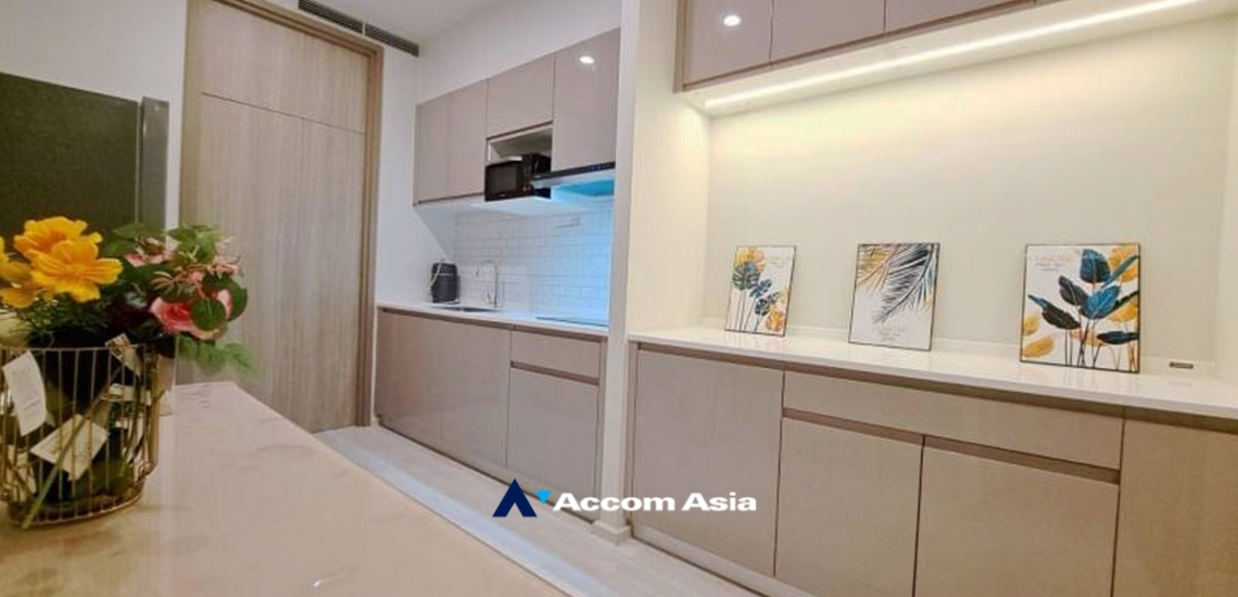  1 Bedroom  Condominium For Rent & Sale in Ploenchit, Bangkok  near BTS Ploenchit (AA34506)