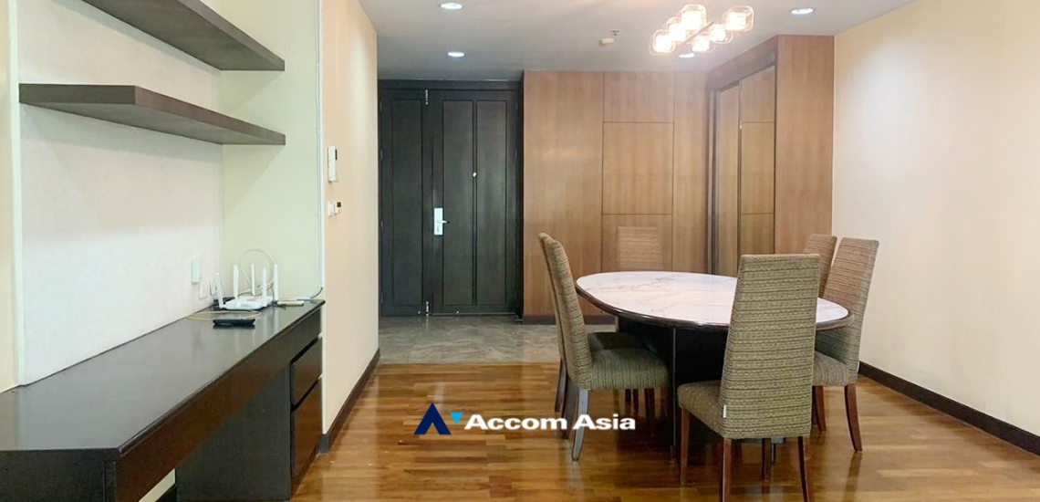  3 Bedrooms  Apartment For Rent in Sukhumvit, Bangkok  near BTS Thong Lo (AA34520)