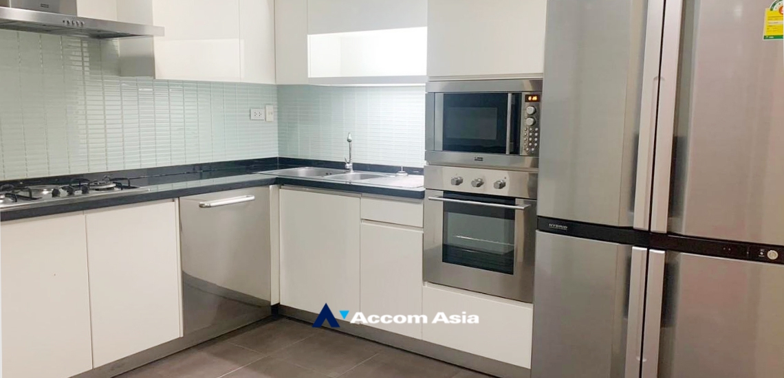  3 Bedrooms  Apartment For Rent in Sukhumvit, Bangkok  near BTS Thong Lo (AA34520)