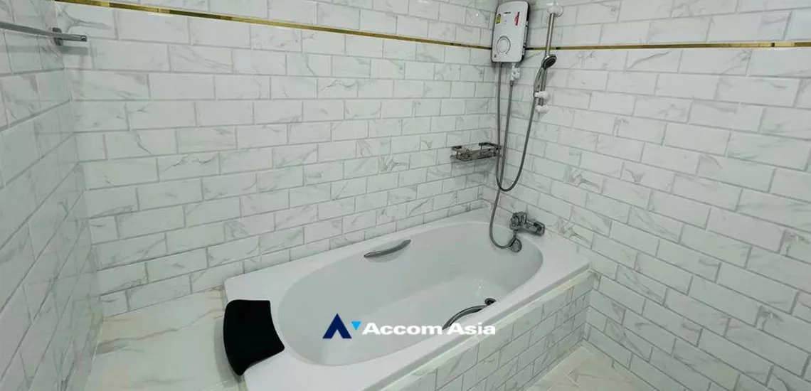 4  2 br Condominium For Sale in Pattanakarn ,Bangkok ARL Hua Mak at Floraville AA34528