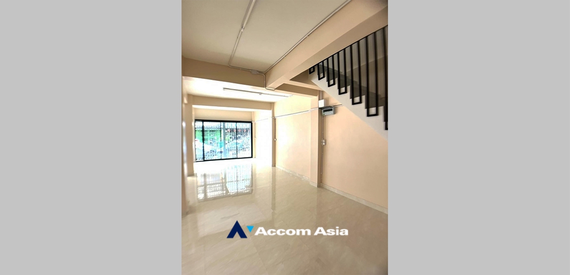  3 Bedrooms  House For Sale in Charoenkrung, Bangkok  near BRT Rama III Bridge (AA34548)