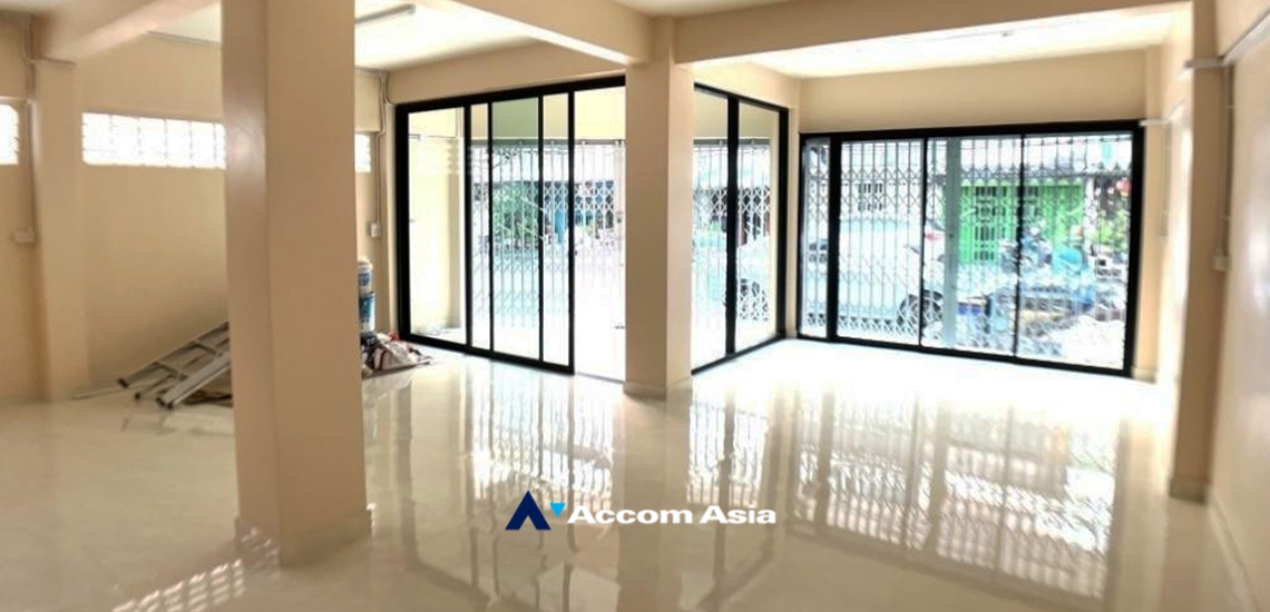  3 Bedrooms  House For Sale in Charoenkrung, Bangkok  near BRT Rama III Bridge (AA34548)