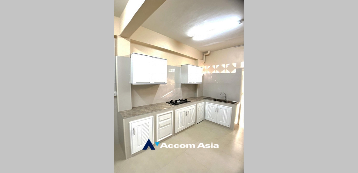  3 Bedrooms  House For Sale in Charoenkrung, Bangkok  near BRT Rama III Bridge (AA34548)