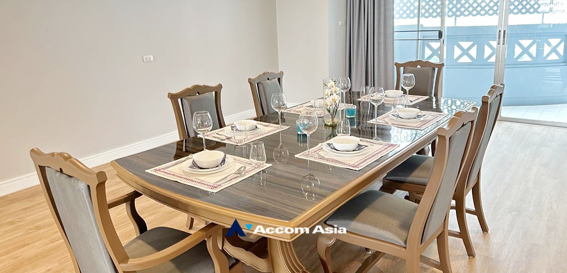  4 Bedrooms  Apartment For Rent in Sukhumvit, Bangkok  near BTS Asok - MRT Sukhumvit (AA34610)