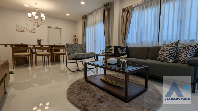  4 Bedrooms  House For Rent in Samutprakan, Samutprakan  (AA34641)