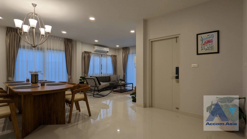  4 Bedrooms  House For Rent in Samutprakan, Samutprakan  (AA34641)