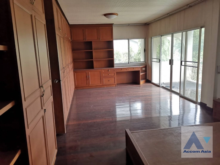 15  4 br House For Sale in Pattanakarn ,Bangkok BTS On Nut at Panya Pattanakarn Village AA34645