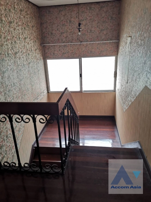 8  4 br House For Sale in Pattanakarn ,Bangkok BTS On Nut at Panya Pattanakarn Village AA34645