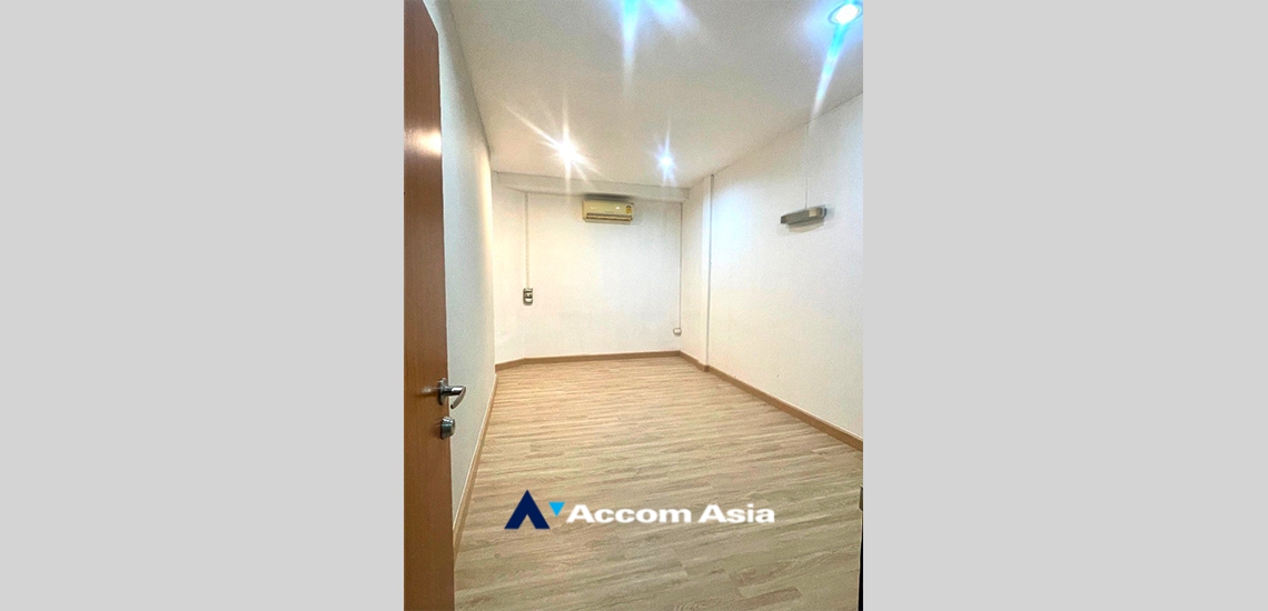 6  4 br House For Sale in Sathorn ,Bangkok BTS Chong Nonsi at Moo Baan Chalathon AA34665