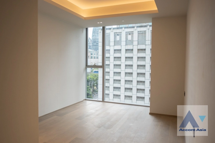  2 Bedrooms  Condominium For Sale in Ploenchit, Bangkok  near BTS Ploenchit (AA34689)