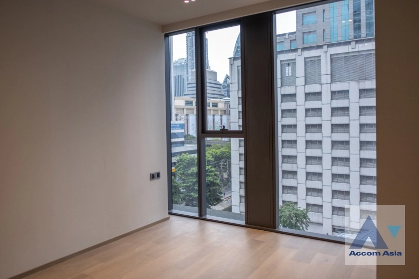  2 Bedrooms  Condominium For Sale in Ploenchit, Bangkok  near BTS Ploenchit (AA34689)