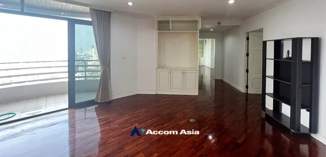  3 Bedrooms  Condominium For Rent in Sukhumvit, Bangkok  near BTS Phrom Phong (24893)