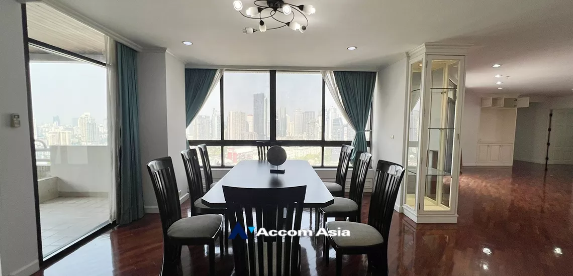  3 Bedrooms  Condominium For Rent in Sukhumvit, Bangkok  near BTS Phrom Phong (24893)