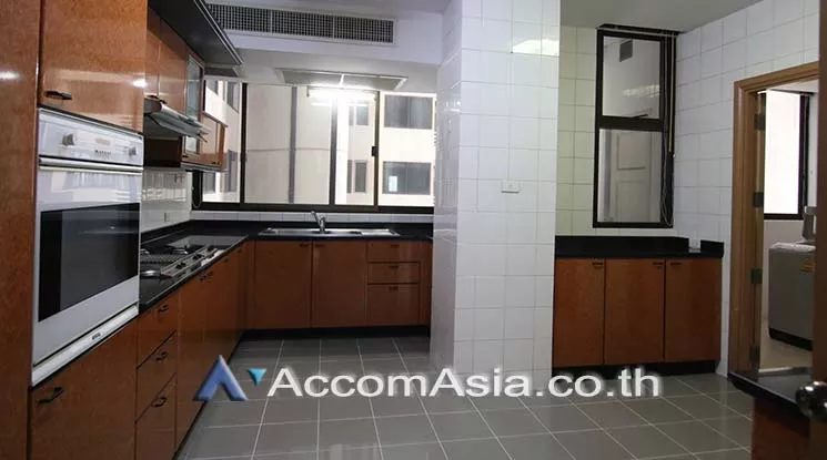  3 Bedrooms  Condominium For Rent in Sukhumvit, Bangkok  near BTS Phrom Phong (24894)