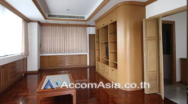  3 Bedrooms  Condominium For Rent in Sukhumvit, Bangkok  near BTS Phrom Phong (24894)