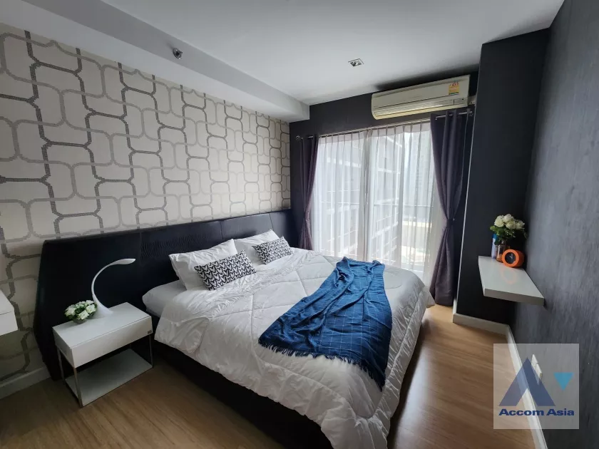  1 Bedroom  Condominium For Sale in Sathorn, Bangkok  near BTS Chong Nonsi (AA34846)