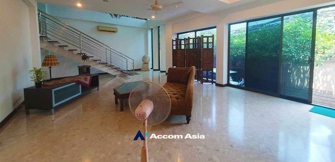  2  5 br House For Sale in Sukhumvit ,Bangkok BTS Phra khanong AA34858