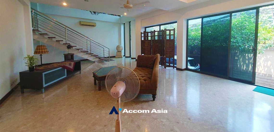  2  5 br House For Sale in Sukhumvit ,Bangkok BTS Phra khanong AA34858