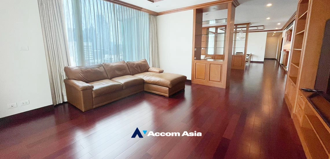  3 Bedrooms  Condominium For Sale in Ploenchit, Bangkok  near BTS Chitlom (AA34870)