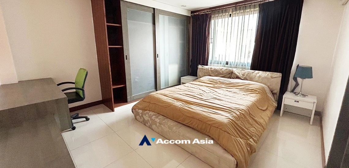 Pet friendly |  3 Bedrooms  Apartment For Rent in Sukhumvit, Bangkok  near BTS Ekkamai (AA34903)