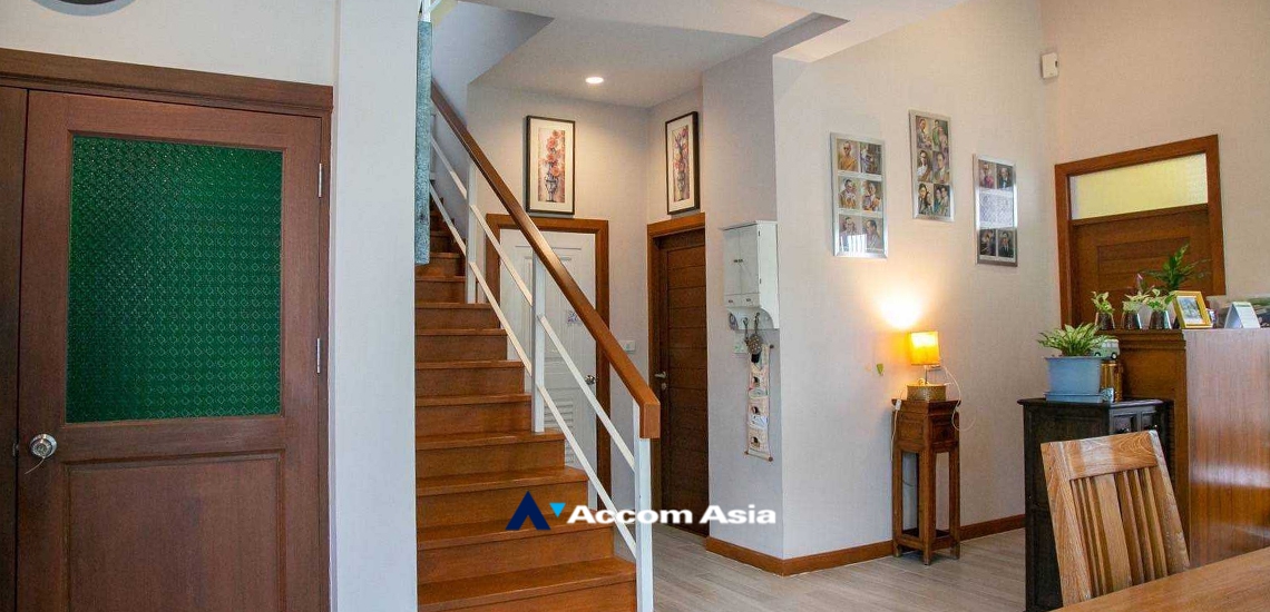 4  3 br House For Sale in phaholyothin ,Bangkok MRT Lat Phrao AA34971