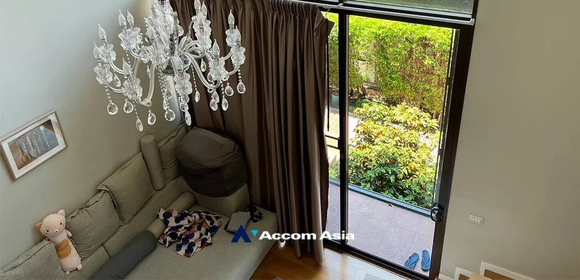  1 Bedroom  Condominium For Sale in Sukhumvit, Bangkok  near BTS Phrom Phong (AA34983)