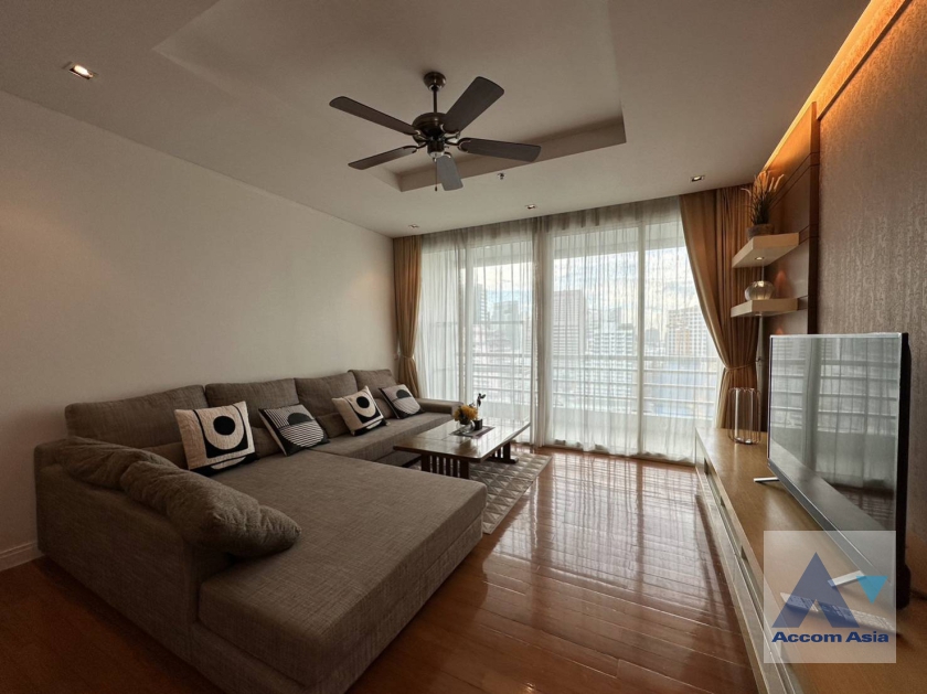  3 Bedrooms  Condominium For Rent in Silom, Bangkok  near BTS Sala Daeng - MRT Silom (AA34997)