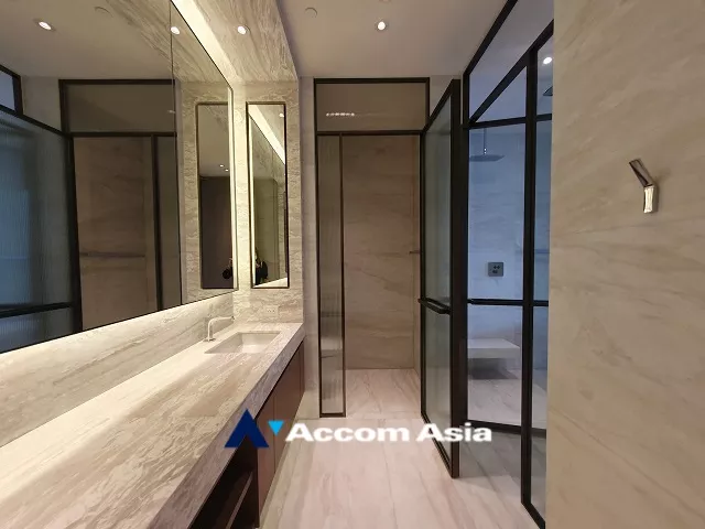 14  2 br Condominium For Sale in Ploenchit ,Bangkok BTS Chitlom at Scope Langsuan AA35010