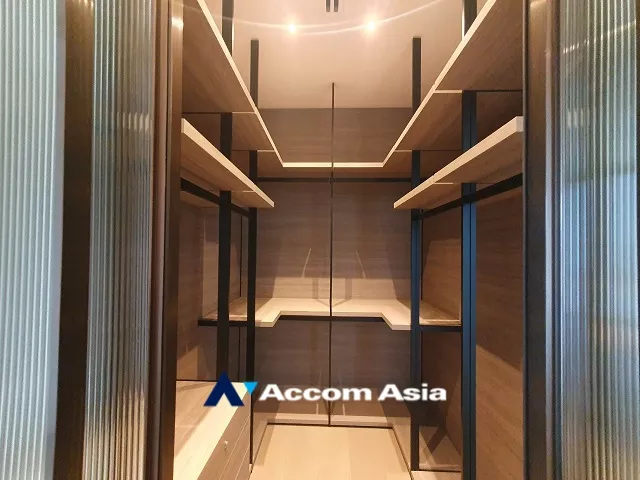 13  2 br Condominium For Sale in Ploenchit ,Bangkok BTS Chitlom at Scope Langsuan AA35010