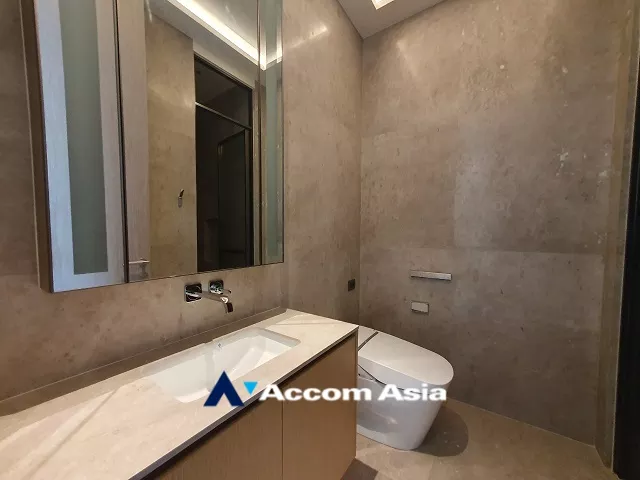 8  2 br Condominium For Sale in Ploenchit ,Bangkok BTS Chitlom at Scope Langsuan AA35010